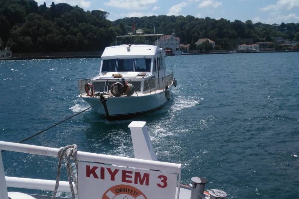İstanbul açıklarında makine arızası yapan tekne kurtarıldı