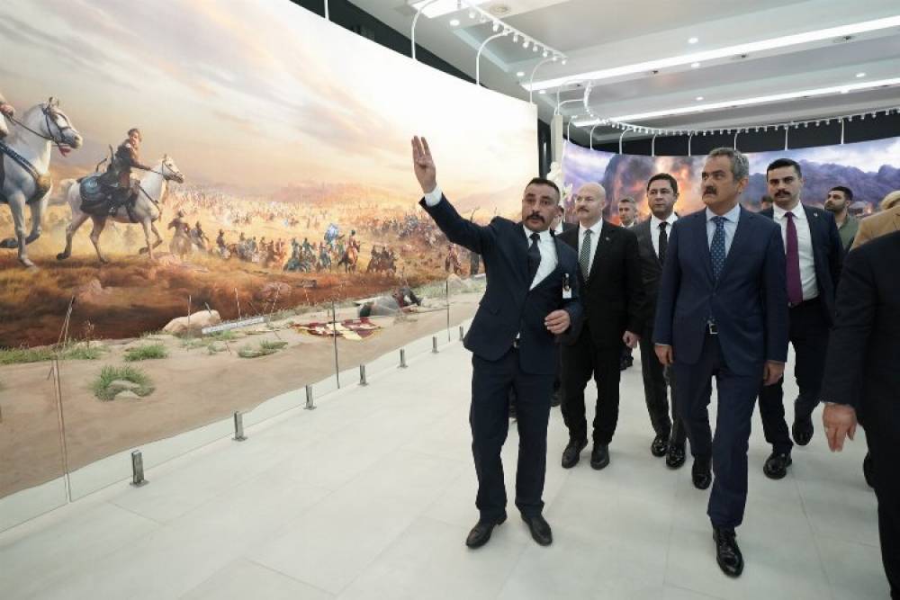 Bakan Özer'den Türk Tarih Müzesi'ne ziyaret