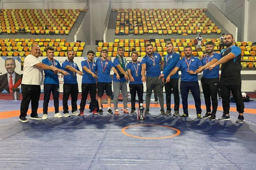 Sakarya güreş takımı Türkiye 1. Ligi’ne yükseldi